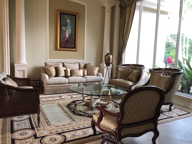 Living room before the transformation