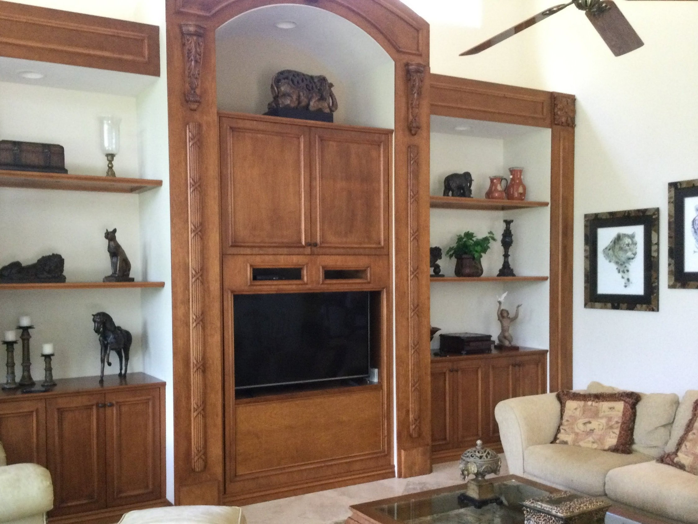 Family room before the transformation